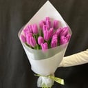 Букет из 25 фиолетовых тюльпанов