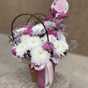 Композиция в форме сердца «Цветы в сумочке Приятный комплимент» из хризантем и роз