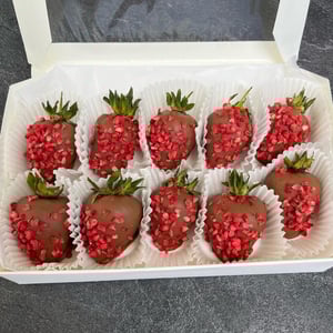 Малиновая нежность 10 ягод клубники