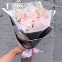 Букет «Сногсшибательная нежность» из роз и гипсофил