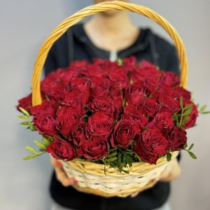 Корзина с розами