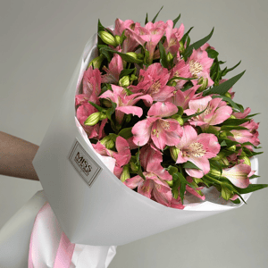 Букет розовых альстромерий