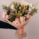 Букет «Цимбидиум» из роз и эустом