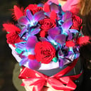 Шляпная коробка с цветами «Бархат Флори» из орхидей и роз