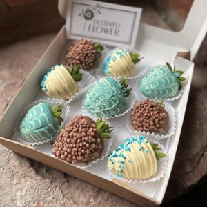 Композиция из клубники «Рождественская ягода»