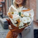 Букет из гербер, роз и гвоздик