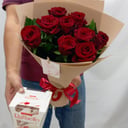 Подарочный набор «Букет 9 красных роз и конфеты Raffaello»