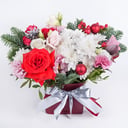 Коробка с цветами «Чудо на пороге» из роз и эустом