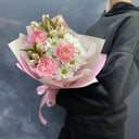 Нежный букет хризантема с альстромерией