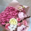 Букет «Пышная сладость» из роз и пионов