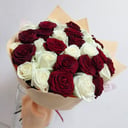 Букет из 35 белых и красных роз