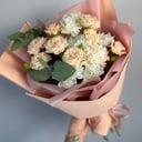 Букет «Кремовый» из гвоздик и хризантем