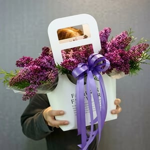 Коробка с цветами «Композиция из Сирени»