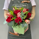 Коробка с цветами «Для тебя» из роз и альстромерий