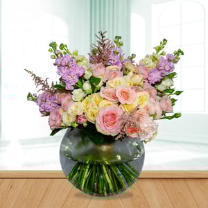 Композиция «Персиково-розовый рай в вазе»