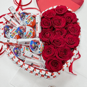 Сердце из роз и киндеров