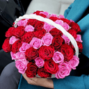 51 роза в корзине микс монохром