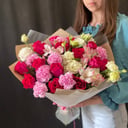 Букет из роз и альстромерий