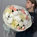 Букет «Притяжение» из роз и хризантем