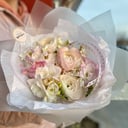 Букет «Зефир» из экзотических цветов и фрезии