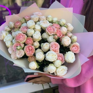 Букет кустовых роз