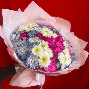 Букет из разноцветных хризантем