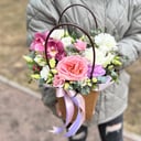 Коробка с цветами «Handbag 03» из эустом и орхидей