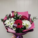 Букет «Мгновение» из эустом и хризантем