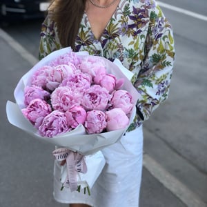 Букет из розовых пионов Sara Bernhardt