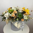 Композиция «Призрак оперы» из роз и эустом