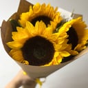 Букет «Три подсолнуха в крафте»