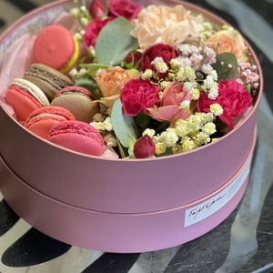 Подарочный набор «Вкус и цвет» из роз и гвоздик