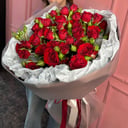 Моно-букет из кустовых роз