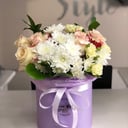 Шляпная Коробка "Сиреневая" из роз и хризантем