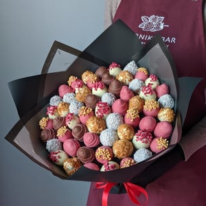 Букет из клубники в шоколаде Ассорти L