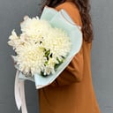 Букет «Белый дуэт» из хризантем и альстромерий