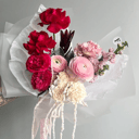 Букет «Цветочный ветер» из экзотических цветов и роз