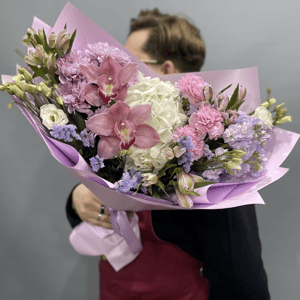 Букет Английский сад из альстромерий и эустом