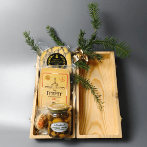 Подарочная деревянная коробка с сыром