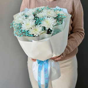 Букет "Гармония души" из хризантем и гипсофил