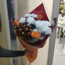 Букет из 3 оранжевых роз и 3 хризантем