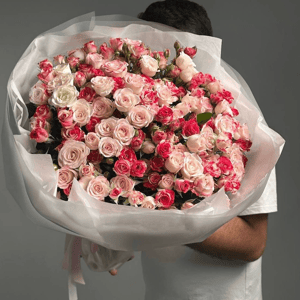 Букет из розовой кустовой розы