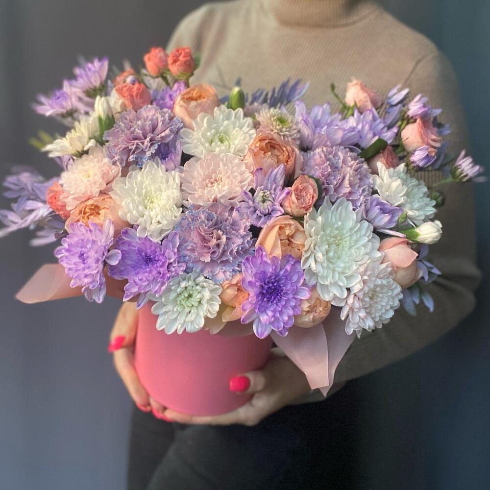 Букет «Сиреневый микс в боксе» из хризантем и роз