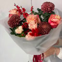 Осенний букет из роз и хризантем