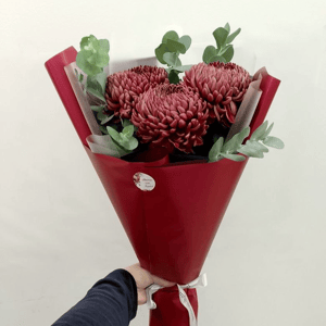 Букет из 3 одноголовых хризантем Бигуди