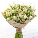 Букет из тюльпанов и матрикарий