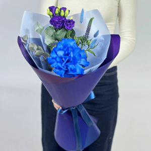 Букет «Ветер в полях» из роз и эустом