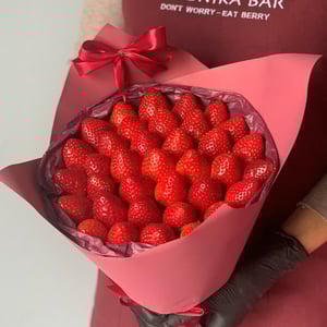 Букет из клубники Летний день М