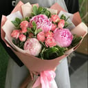 Композиция «Бомонд» из роз и пионов