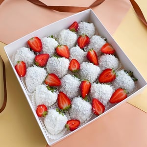 Клубника в шоколаде 16-25 ягод Кокосовая